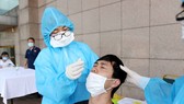 VPF sẽ hỗ trợ mọi chi phí xét nghiệm Covid-19 trước mỗi trận đấu. Ảnh: NHẬT ĐOÀN