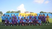 Lãnh đạo VFF và chủ nhà Becamex Bình Dương gặp mặt động viên U22 Việt Nam. Ảnh: HỮU THÀNH