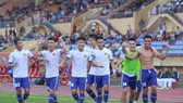 Hồ Thanh Minh (cởi áo) có bàn thắng đầu tiên cho Huế ở mùa giải 2022. Ảnh: Kim Phụng