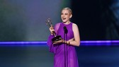 Julia Garner mặc đầm của nhà thiết kế Việt nhận giải thưởng Emmy 2019