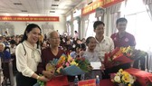 Đảng ủy Khối Dân – Chính – Đảng TPHCM  thăm và tặng quà cho người dân tại Hậu Giang