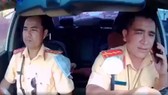 Giám đốc Công an tỉnh Hậu Giang chỉ đạo kiểm điểm, xử lý 2 cán bộ CSGT văng tục khi tuần tra