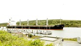 Tàu Navi Star treo cờ Panama, con tàu đầu tiên chở 33.000 tấn ngũ cốc của Ukraine,  cập cảng Foynes ở County Limerick, Ireland ngày 20-8