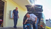 Người dân Thụy Sĩ lùng mua máy sưởi và máy phát điện
