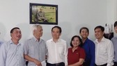 Lãnh đạo TPHCM thăm, tặng quà gia đình chính sách nhân dịp 27-7