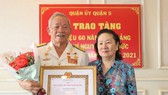 Anh hùng, thuyền trưởng Đoàn tàu không số nhận Huy hiệu 60 năm tuổi Đảng