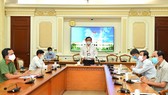 Chánh văn phòng UBNDTPHCM Hà Phước Thắng chủ trì họp báo. Ảnh: VIỆT DŨNG