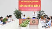 Chủ tịch UBND TPHCM Phan Văn Mãi tiếp xúc cử tri ở quận 4. Ảnh: VIỆT DŨNG