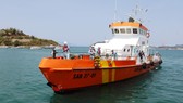 Tàu SAR27-01 đưa người gặp nạn vào bờ cấp cứu