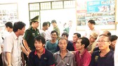 Ứng cứu 14 ngư dân gặp nạn khi vượt sóng đi cứu tàu chìm ở Bình Định