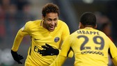 Rennes - PSG 1-4: Neymar lập cú đúp, Mbappe và Cavani góp vui