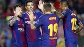 Barcelona - Deportivo 4-0: Không có Messi còn Suarez và Paulinho