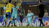 Las Palmas - Barcelona 1-1: Trọng tài Mateu Lahoz cướp chiến thắng Barca