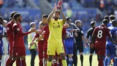 Leicester - Liverpool 1-2: Mane, Firmino ghi bàn, thủ môn Alisson "tặng quà" chủ sân