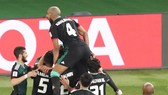 UAE - Kyrgyzstan 2-2 (chung cuộc 3-2): Esmaeel, Mabkhout, Khalil tỏa sáng, UAE gặp Australia