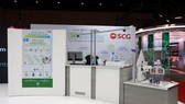 Triển lãm những sáng kiến bền vững của SCG nhằm cải thiện ngành nhựa xanh hơn, các giải pháp chuyển đổi năng lượng như hệ thống năng lượng mặt trời với lưới điện thông minh và các đổi mới về năng lượng sinh khối