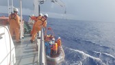 Cứu thuyền viên bị chấn thương nặng khi đang hành nghề trên vùng biển quần đảo Hoàng Sa