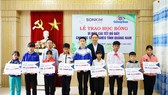 Trao 20 sổ tiết kiệm cho học sinh vùng sạt lở Quảng Nam