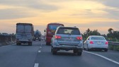 Cao tốc TPHCM – Trung Lương: Nhiều phương tiện “đua” vào làn khẩn cấp