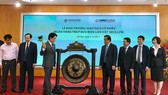TS Nguyễn Đức Hưởng, Chủ tịch LienVietPostBank đánh cồng khai trương giao dịch cổ phiếu LPB