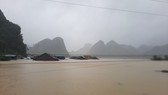Mưa không ngớt trong nhiều ngày qua khiến Quảng Ninh, Lệ Thủy ngập lụt nặng nề
