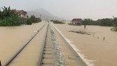 Quảng Bình: Hơn 5km đường sắt Bắc - Nam bị nhấn chìm trong lũ 
