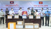 Quảng Bình tặng thuốc và thiết bị y tế cho tỉnh Khăm Muộn, Lào
