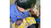 Nhân viên đường sắt giúp sản phụ sinh con trên tàu SE8