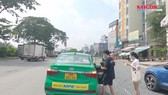 Tài xế taxi, xe công nghệ ở TPHCM mừng được lăn bánh trở lại