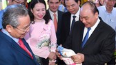 Thủ tướng Nguyễn Xuân Phúc cùng các đại biểu dự hội nghị xúc tiến đầu tư An Giang. Ảnh: VGP 