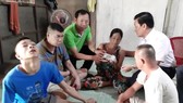 Báo SGGP trao 19 triệu đồng cho hộ nghèo ở Trà Vinh 