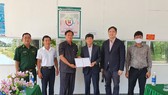 Kiên Giang tặng 300 triệu đồng giúp kiều bào ở Campuchia đón tết