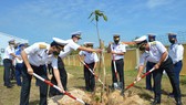 Bộ Tư lệnh  Vùng 5 Hải quân tổ chức hoạt động trồng cây