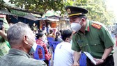 Công an tỉnh An Giang thăm hỏi, hỗ trợ 52 tiểu thương bị hỏa hoạn