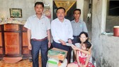 Trao thêm hơn 20 triệu đồng giúp chị Lâm Thị Diệu Hiền 