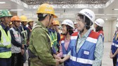 Thăm, tặng quà công nhân khó khăn đang thi công dự án metro số 1 tuyến Bến Thành - Suối Tiên  ​