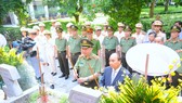 Chủ tịch nước Nguyễn Xuân Phúc: Lực lượng công an đã hoàn thành tốt phong trào “Đền ơn đáp nghĩa“