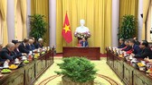 Chủ tịch nước Nguyễn Xuân Phúc tiếp các đoàn khách quốc tế tham dự Đại hội XI - Hội Chữ thập đỏ Việt Nam
