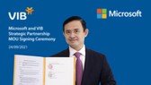 Ông Trần Nhất Minh – Phó Tổng Giám Đốc kiêm Giám đốc Khối Công nghệ Ngân hàng của VIB ký thỏa thuận hợp tác chiến lược với Microsoft - VIB