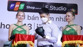 Phone 13 Series xanh lá thu hút người mua