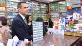 Phó Chủ tịch hãng dược GSK tại của hàng FPT Long Châu