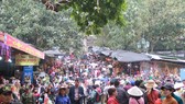 Đề nghị ngăn ngừa “chặt chém”, mê tín dị đoan tại chùa Hương 