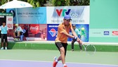 Tay vợt 18 tuổi Nguyễn Văn Phương đang từng bước tiến bộ. 