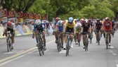 Giải xe đạp quốc tế VTV Cúp: Tay đua Hàn Quốc IM Jaeyeon đòi lại cả áo vàng lẫn áo xanh