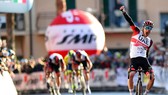Jan Polanc mừng chiến thắng Trofeo Laigueglia 2022