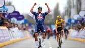 Mathieu van der Poel chiến thắng Dwars door Vlaanderen 2022