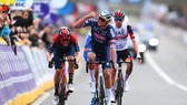 Mathieu van der Poel chiến thắng Tour of Flanders 2022