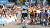 Niềm vui chiến thắng của Julian Alaphilippe