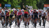 Wout van Aert thắng chặng mở màn Critérium du Dauphiné 2022