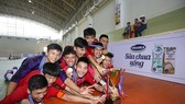 Niềm vui vô địch của đội trường Nguyễn Thị Định. Ảnh: ANH TRẦN